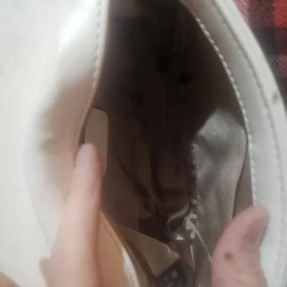 Gucci White GG Marmont Quilted Shoulder Bag - Picture 9 of 14